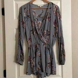 Gray floral romper - Size M